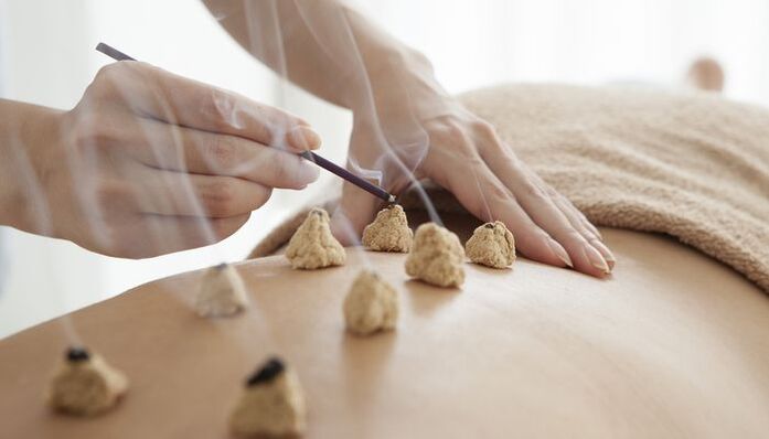 Warming up bioactive points on the back for osteochondrosis